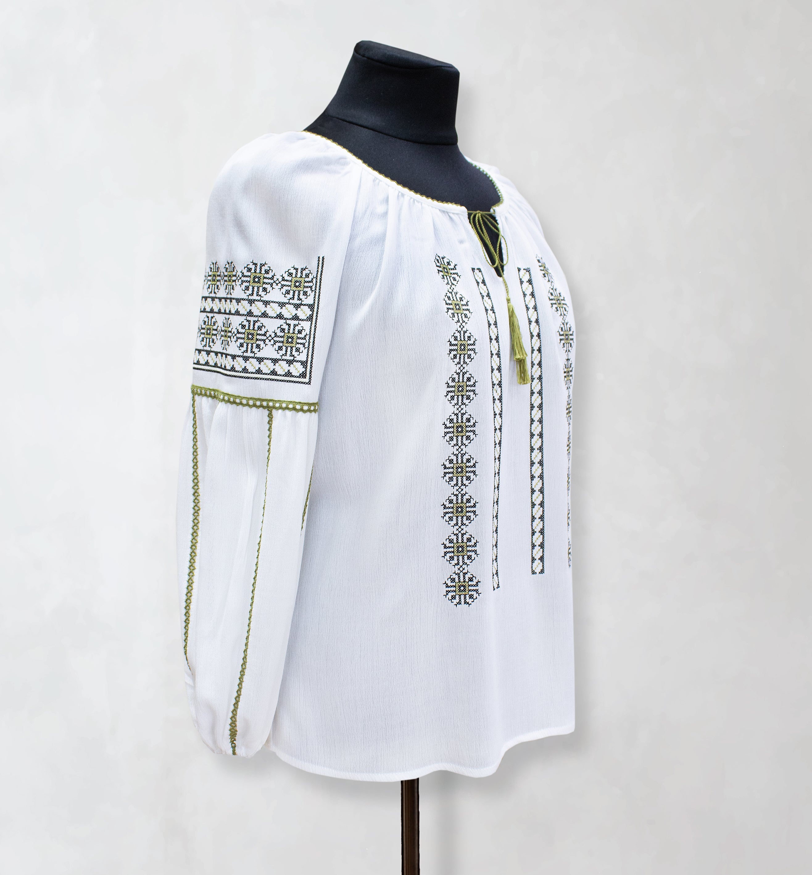 Romanian Traditional Blouse, F222