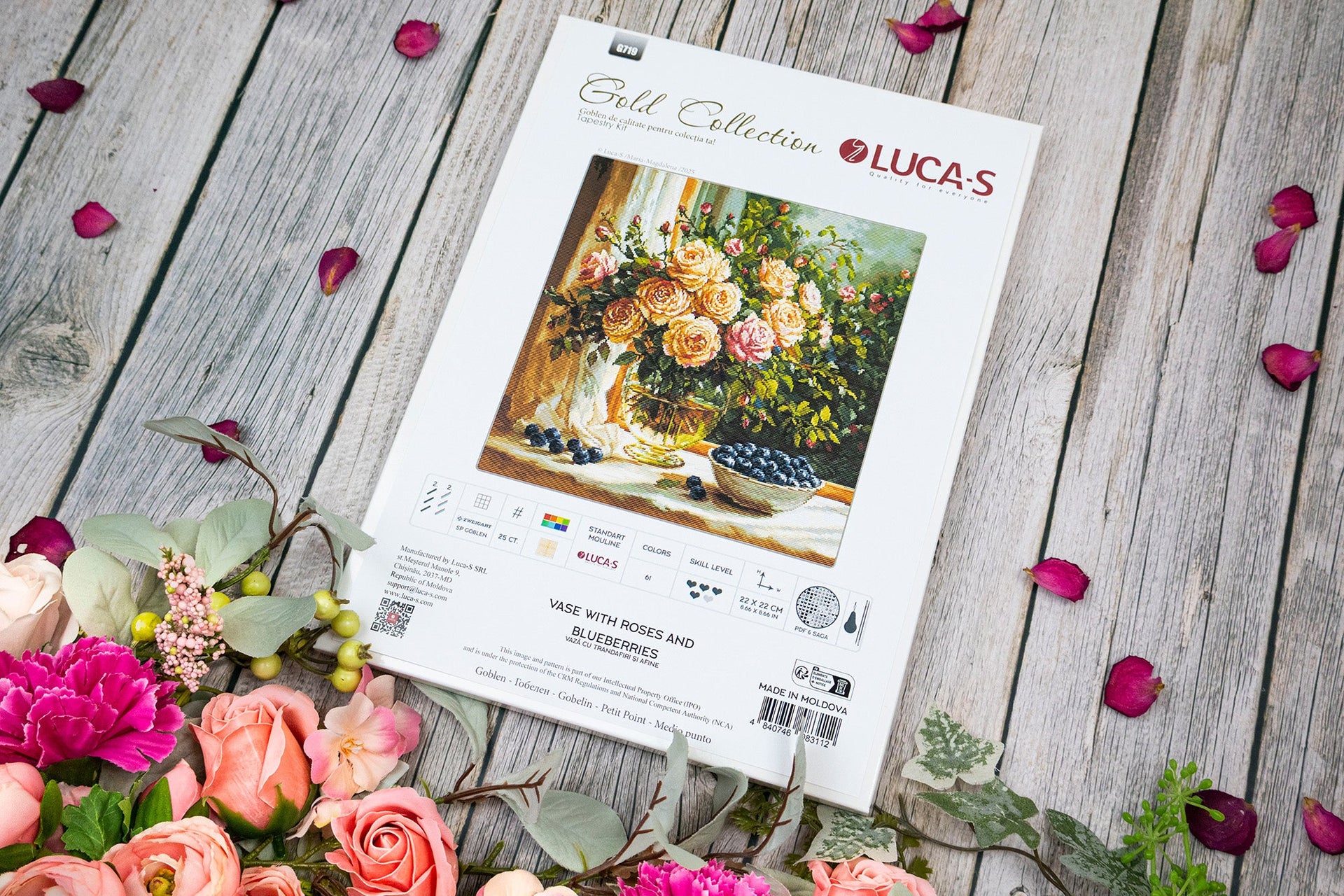 Petit Point Kit Luca-S GOLD - Vase with Roses and Blueberries, G719