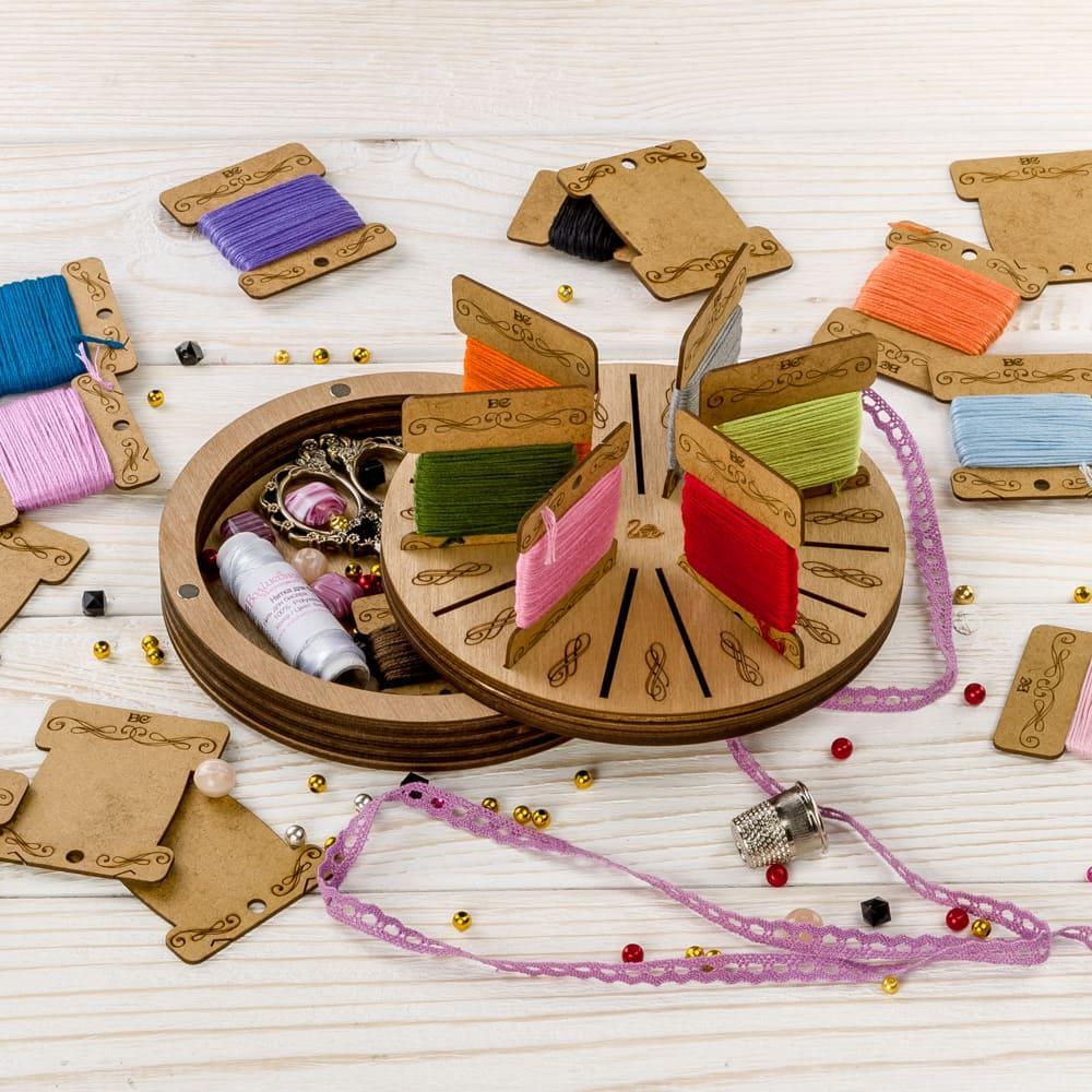 Storage Box for handcraft and 17 bobbins included – Luca-S