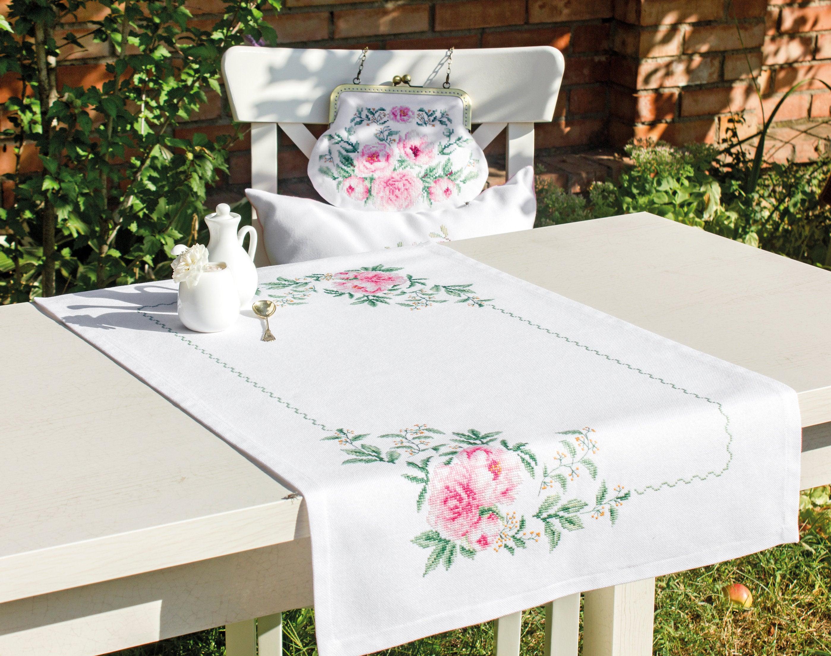 Table Topper - Cross Stitch Kit Table Cloth, FM009 - Luca-S Table Topper Kits